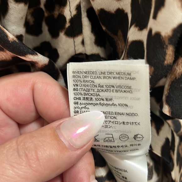 H&M leopard print button sown blouse with pocket - Picture 6 of 7
